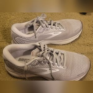 Brooks women's size 9 running shoes